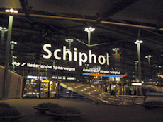 スキポール空港の外へ