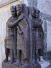 ディオクレティアヌス帝と共治帝たちの像