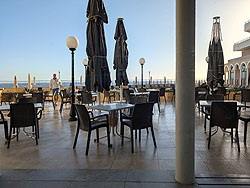 レストランのテラス席