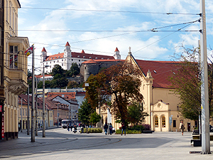市街から見たブラチスラバ城