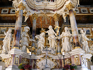 平和教会の主祭壇の彫刻