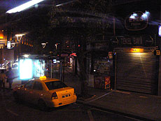 �z�e���Ɍ������r���̌i�F