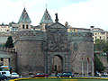 カルロス1世の紋章が刻まれているスペインのトレドにあるビサグラ新門