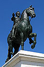 パリのポン・ヌフに立つアンリ4世の騎馬像